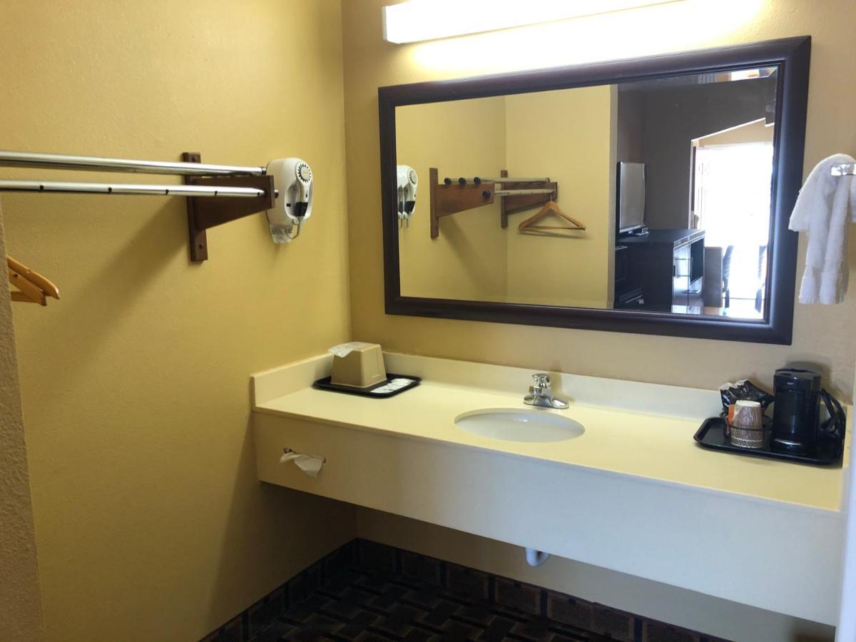 La Grange Executive Inn And Suites Exteriör bild